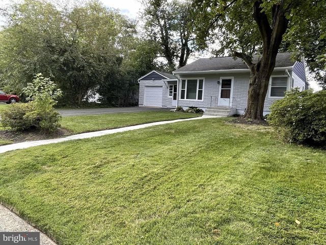 895 LOWER FERRY RD, Ewing, NJ 08628