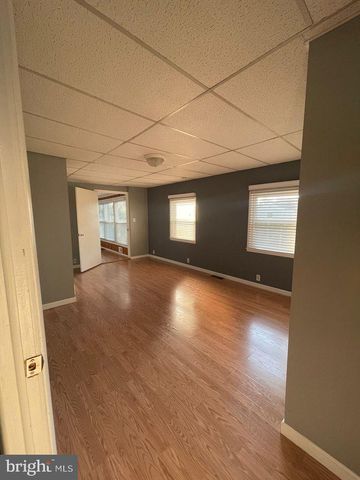 895 LOWER FERRY RD, Ewing, NJ 08628