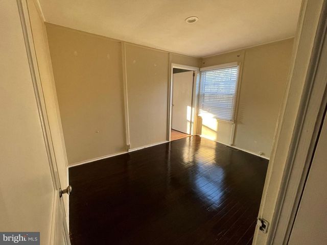 895 LOWER FERRY RD, Ewing, NJ 08628