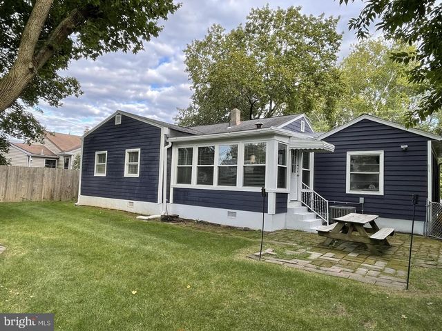 895 LOWER FERRY RD, Ewing, NJ 08628
