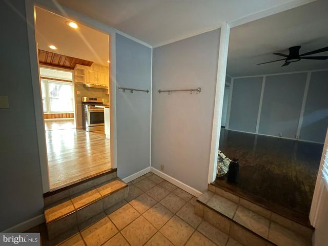 895 LOWER FERRY RD, Ewing, NJ 08628
