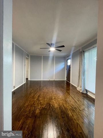 895 LOWER FERRY RD, Ewing, NJ 08628