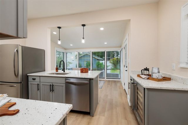 322 11TH AVENUE N, St Petersburg, FL 33701
