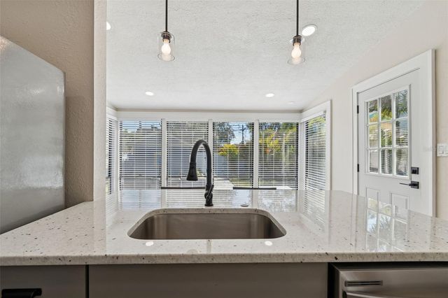 322 11TH AVENUE N, St Petersburg, FL 33701