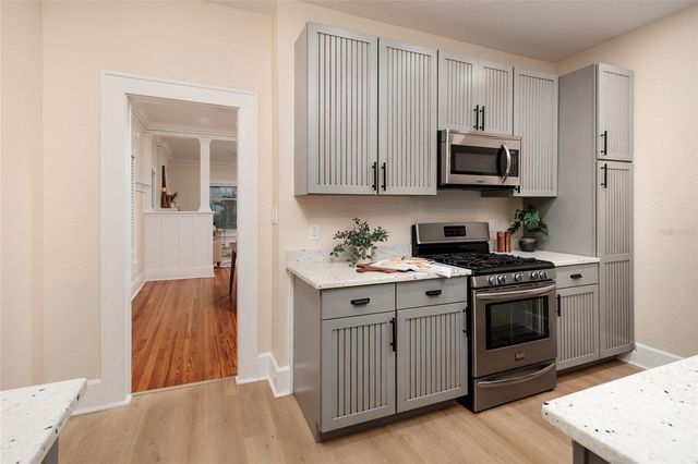 322 11TH AVENUE N, St Petersburg, FL 33701
