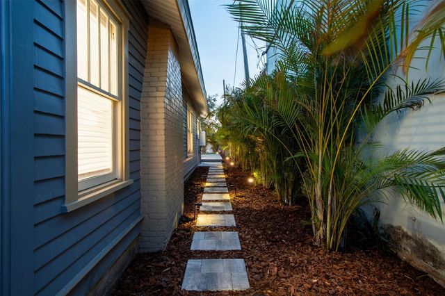 322 11TH AVENUE N, St Petersburg, FL 33701