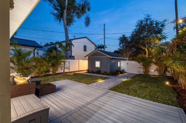 322 11TH AVENUE N, St Petersburg, FL 33701