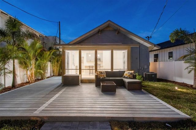 322 11TH AVENUE N, St Petersburg, FL 33701