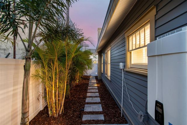 322 11TH AVENUE N, St Petersburg, FL 33701