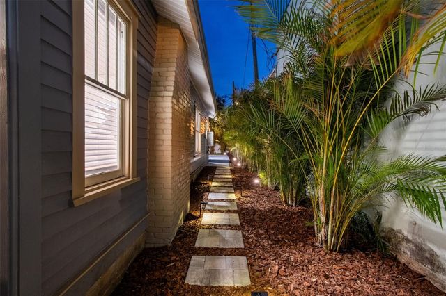 322 11TH AVENUE N, St Petersburg, FL 33701