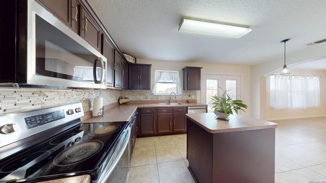 147 WOODSTONE LOOP, Cibolo, TX 78108