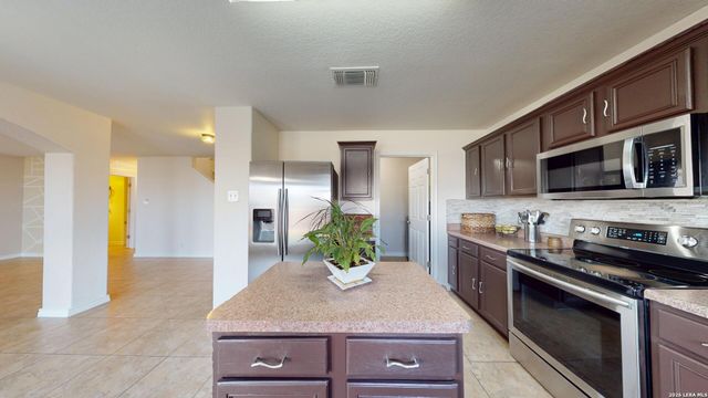 147 WOODSTONE LOOP, Cibolo, TX 78108