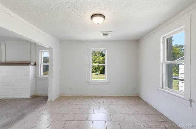 329 W Oak Street, Coweta, OK 74429