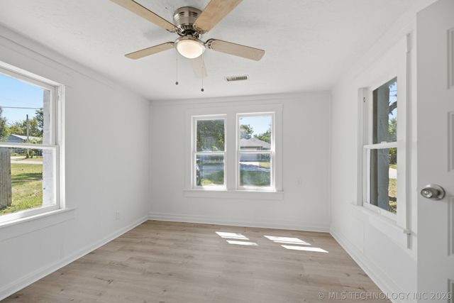 329 W Oak Street, Coweta, OK 74429