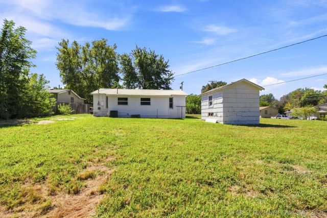 329 W Oak Street, Coweta, OK 74429