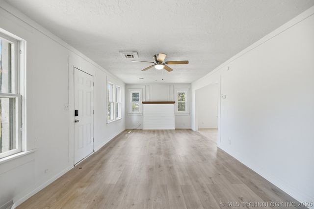 329 W Oak Street, Coweta, OK 74429