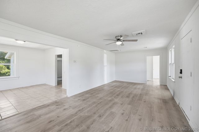 329 W Oak Street, Coweta, OK 74429