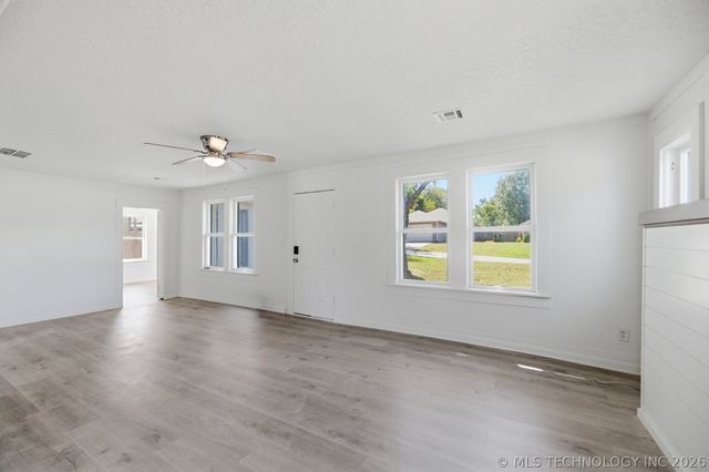 329 W Oak Street, Coweta, OK 74429