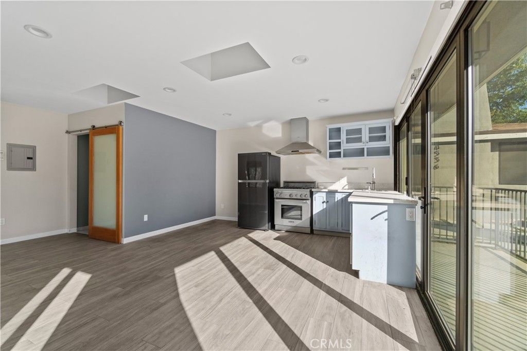 Image 7 of property listing at 4536 Maycrest Street, Los Angeles, CA 90032