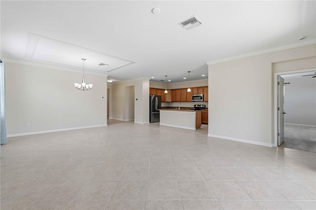 Image 11 of property listing at 6907 QUIET CREEK DRIVE, Bradenton, FL 34212
