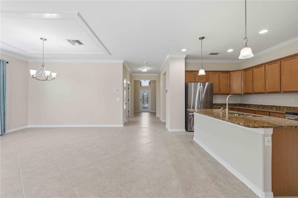 Image 12 of property listing at 6907 QUIET CREEK DRIVE, Bradenton, FL 34212