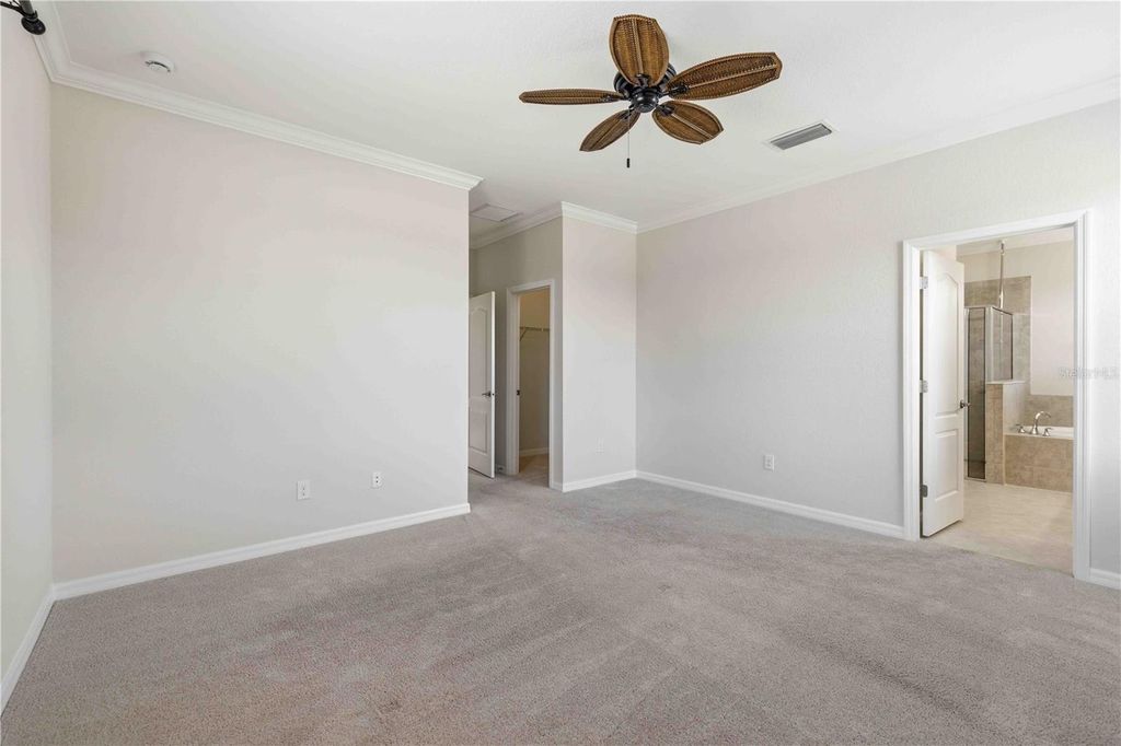 Image 18 of property listing at 6907 QUIET CREEK DRIVE, Bradenton, FL 34212