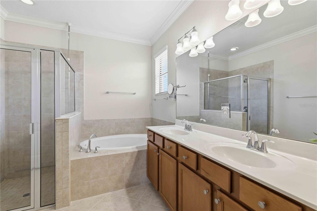 Image 20 of property listing at 6907 QUIET CREEK DRIVE, Bradenton, FL 34212