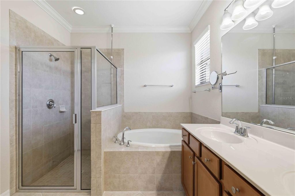 Image 21 of property listing at 6907 QUIET CREEK DRIVE, Bradenton, FL 34212