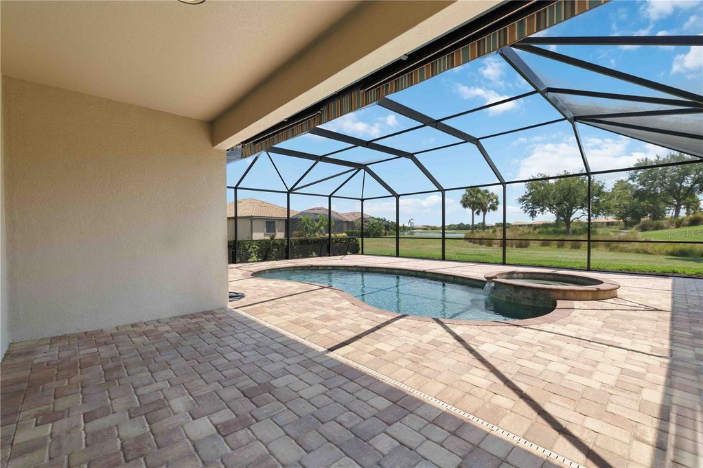 Image 35 of property listing at 6907 QUIET CREEK DRIVE, Bradenton, FL 34212
