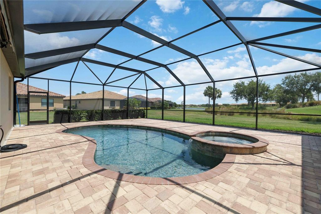 Image 36 of property listing at 6907 QUIET CREEK DRIVE, Bradenton, FL 34212