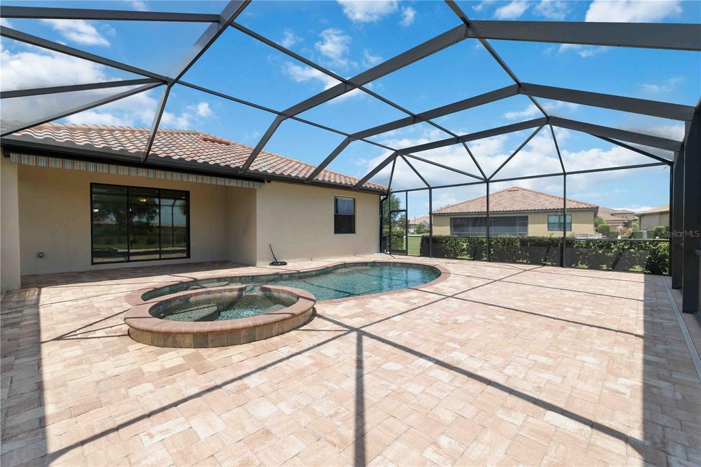 Image 37 of property listing at 6907 QUIET CREEK DRIVE, Bradenton, FL 34212