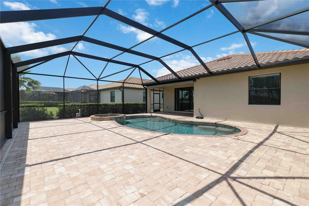Image 38 of property listing at 6907 QUIET CREEK DRIVE, Bradenton, FL 34212