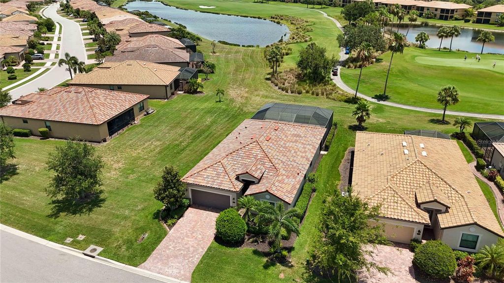 Image 42 of property listing at 6907 QUIET CREEK DRIVE, Bradenton, FL 34212