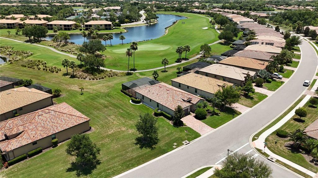 Image 43 of property listing at 6907 QUIET CREEK DRIVE, Bradenton, FL 34212
