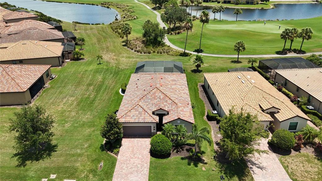 Image 46 of property listing at 6907 QUIET CREEK DRIVE, Bradenton, FL 34212