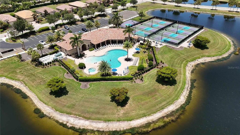 Image 48 of property listing at 6907 QUIET CREEK DRIVE, Bradenton, FL 34212