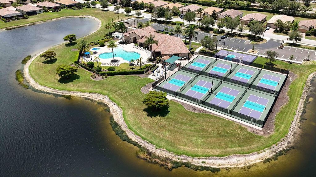 Image 49 of property listing at 6907 QUIET CREEK DRIVE, Bradenton, FL 34212
