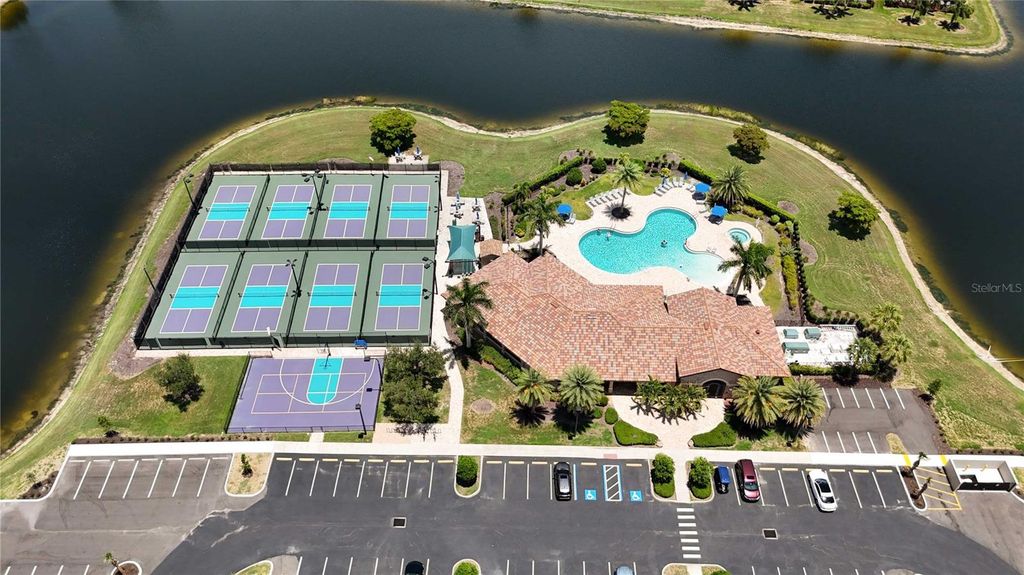 Image 50 of property listing at 6907 QUIET CREEK DRIVE, Bradenton, FL 34212