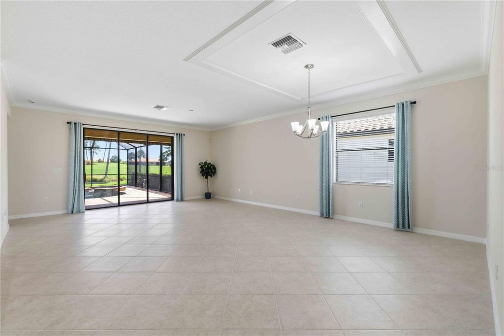 Image 8 of property listing at 6907 QUIET CREEK DRIVE, Bradenton, FL 34212