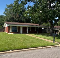 3103 Baltimore Avenue, Pascagoula, MS 39581