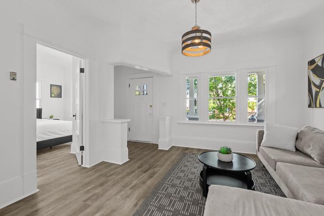 2616 Q St, Sacramento, CA 95816