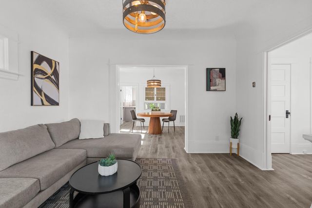 2616 Q St, Sacramento, CA 95816