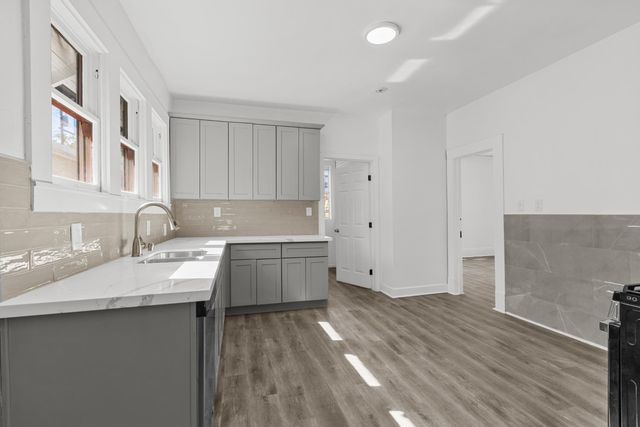 2616 Q St, Sacramento, CA 95816