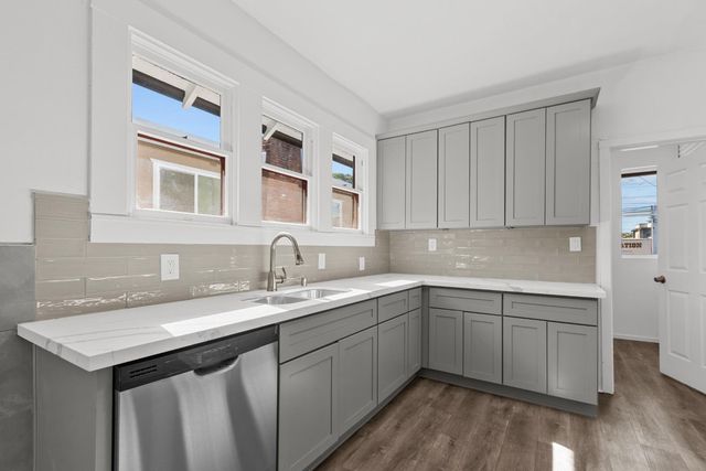 2616 Q St, Sacramento, CA 95816