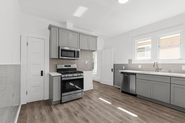 2616 Q St, Sacramento, CA 95816