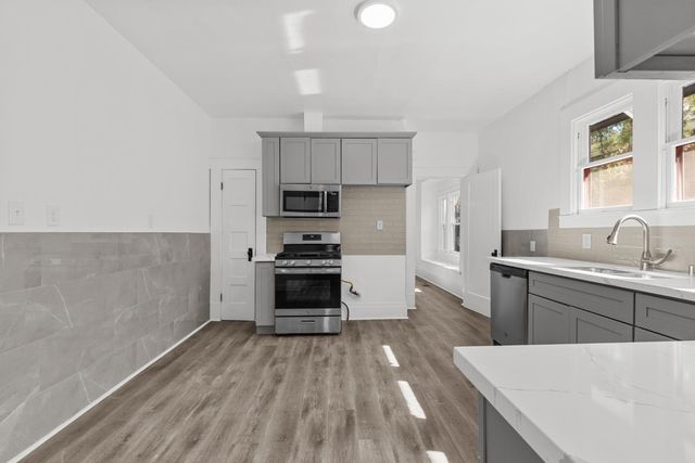 2616 Q St, Sacramento, CA 95816