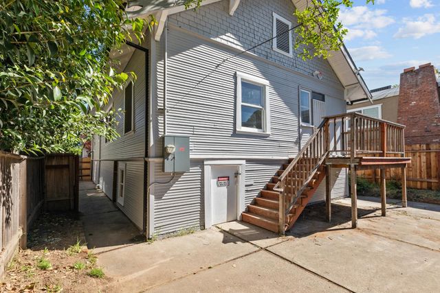 2616 Q St, Sacramento, CA 95816