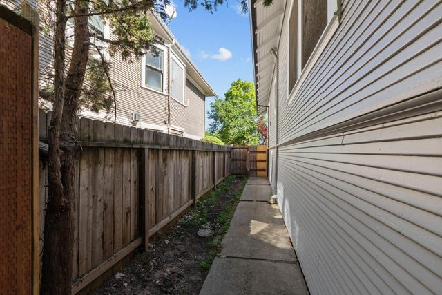 2616 Q St, Sacramento, CA 95816