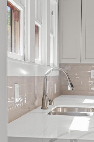 2616 Q St, Sacramento, CA 95816