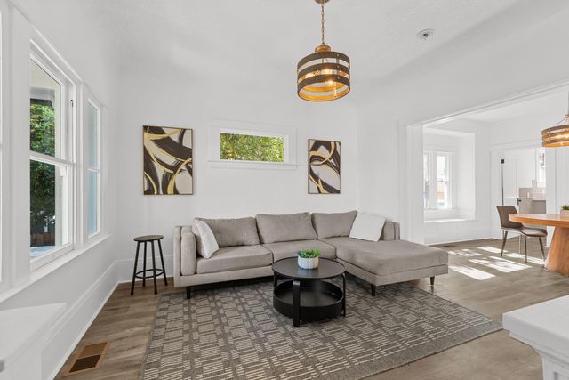 2616 Q St, Sacramento, CA 95816